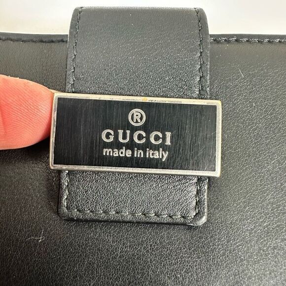 Gucci Trademark Plate Black Leather Compact Wallet - Picture 3 of 13
